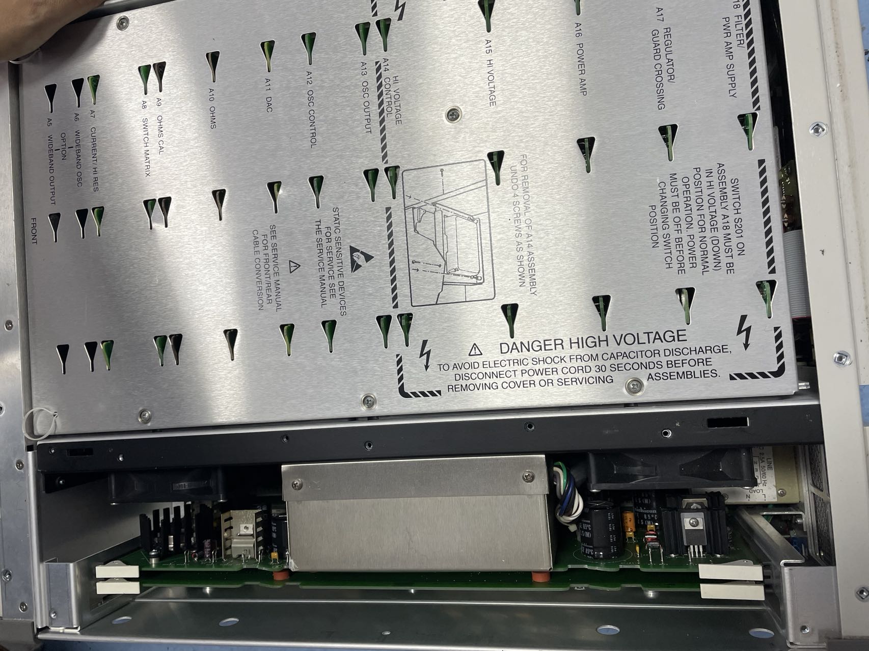 6241449cbba53.jpg 多功能校準儀FLUKE5500A FLUKE5520A FLUKE5700A 2.jpg