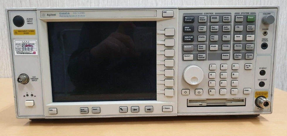 648fa882b12c0.png 頻譜E4445A.png