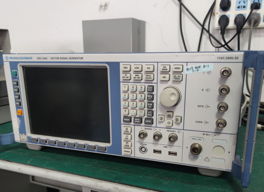 64fe604af1cd6.png 信號(hào)源SMU200A 2.png